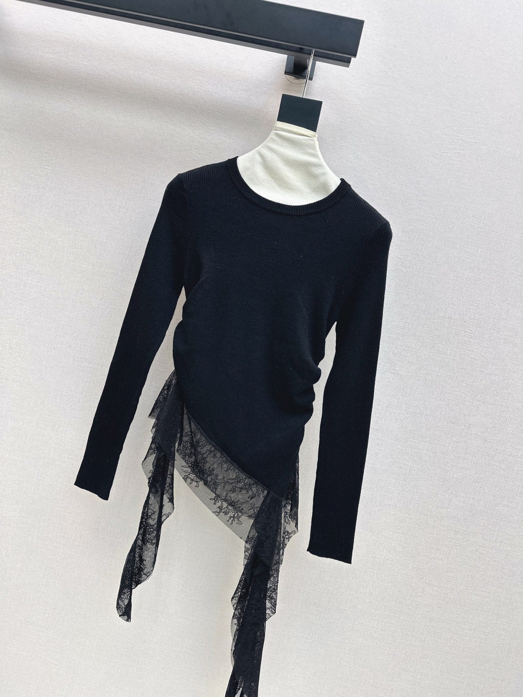 MIUMIU LONG-SLEEVE KNIT TOP STYLE 819