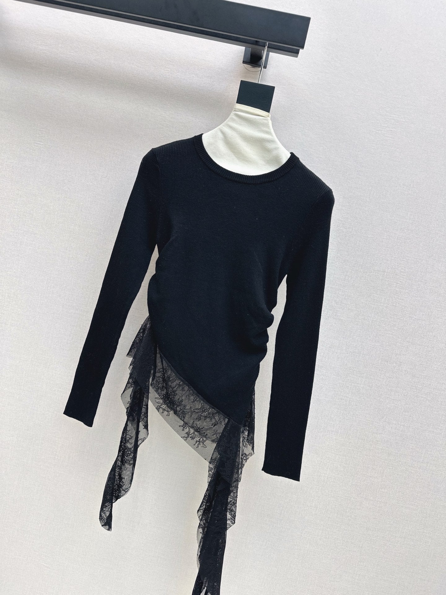MIUMIU LONG-SLEEVE KNIT TOP STYLE 819