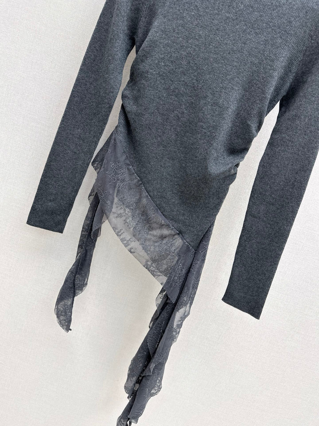 MIUMIU LONG-SLEEVE KNIT TOP STYLE 820