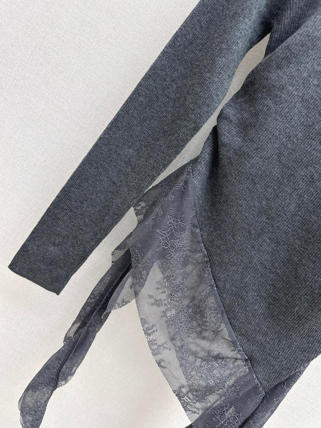 MIUMIU LONG-SLEEVE KNIT TOP STYLE 820