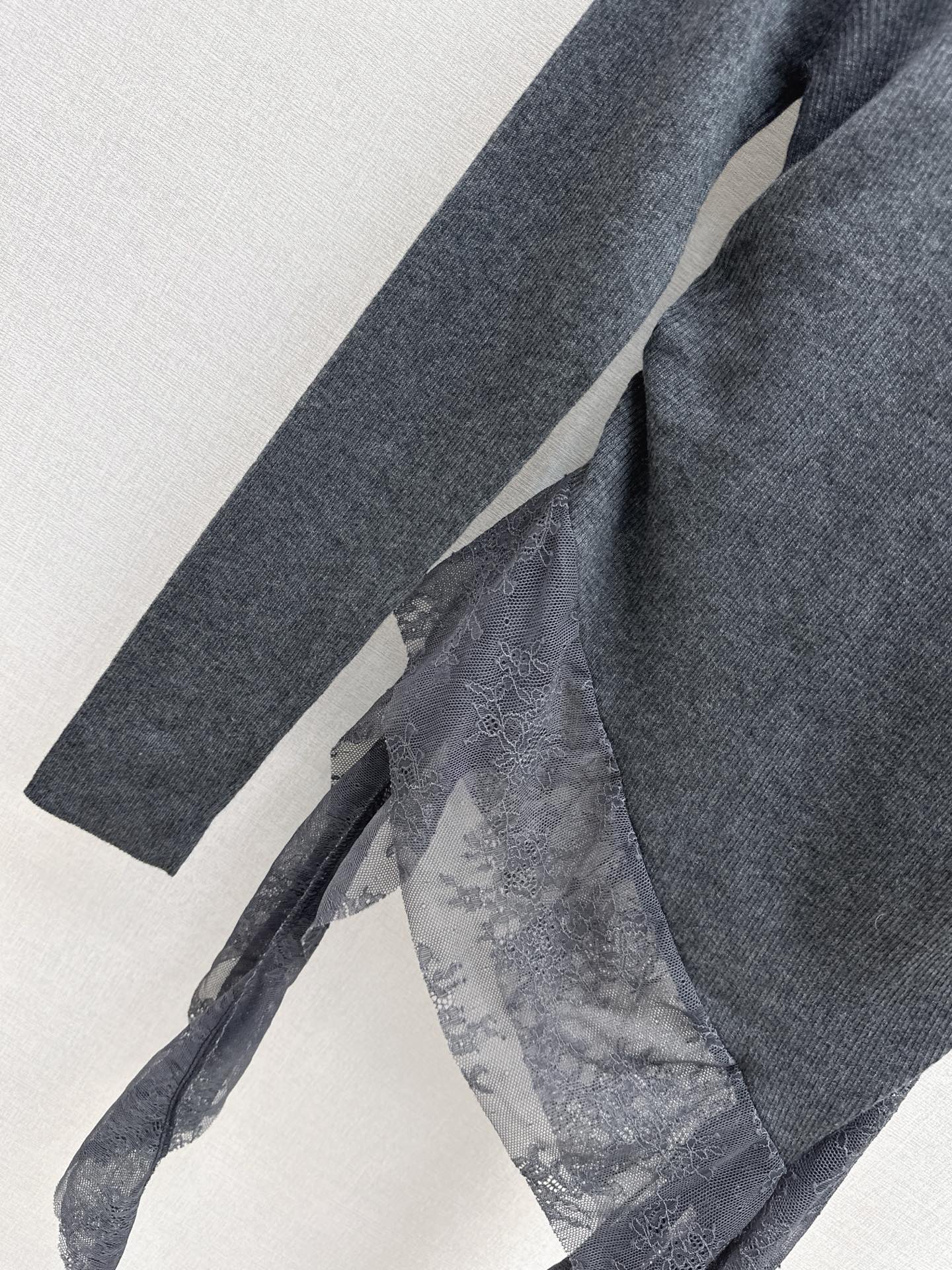 MIUMIU LONG-SLEEVE KNIT TOP STYLE 820