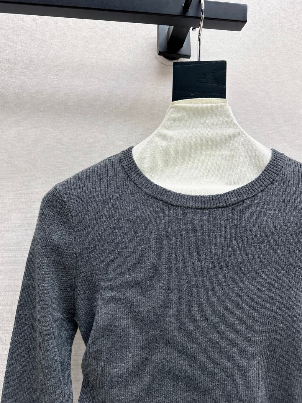 MIUMIU LONG-SLEEVE KNIT TOP STYLE 820