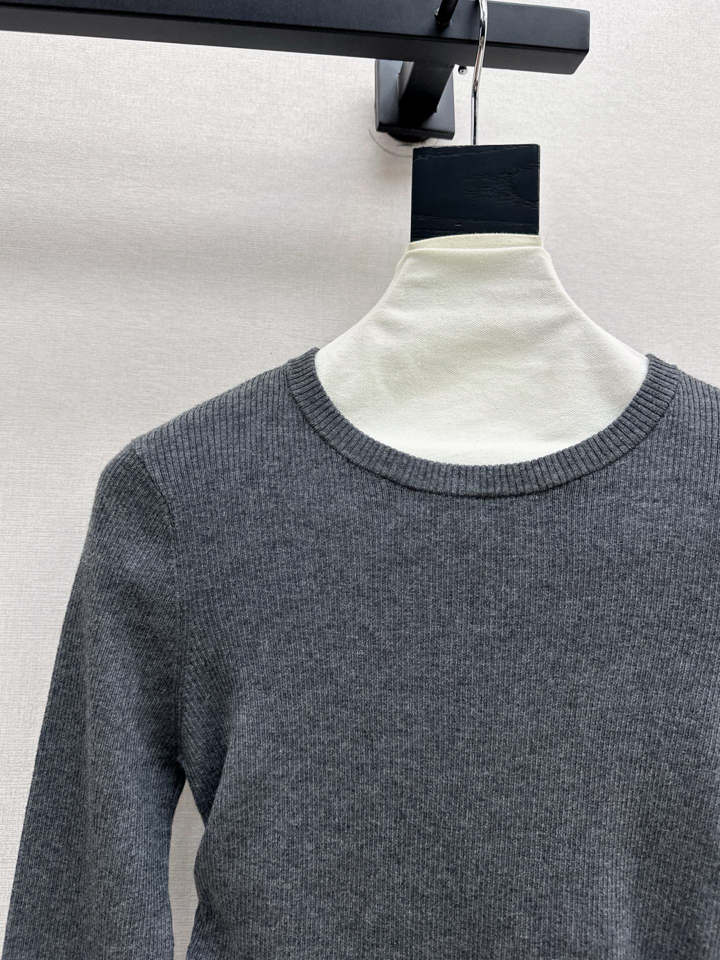 MIUMIU LONG-SLEEVE KNIT TOP STYLE 820