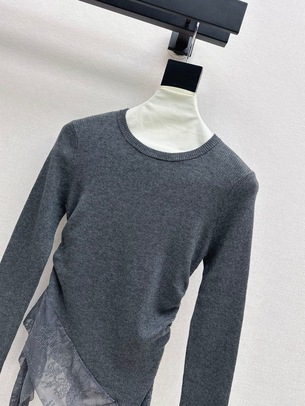 MIUMIU LONG-SLEEVE KNIT TOP STYLE 820
