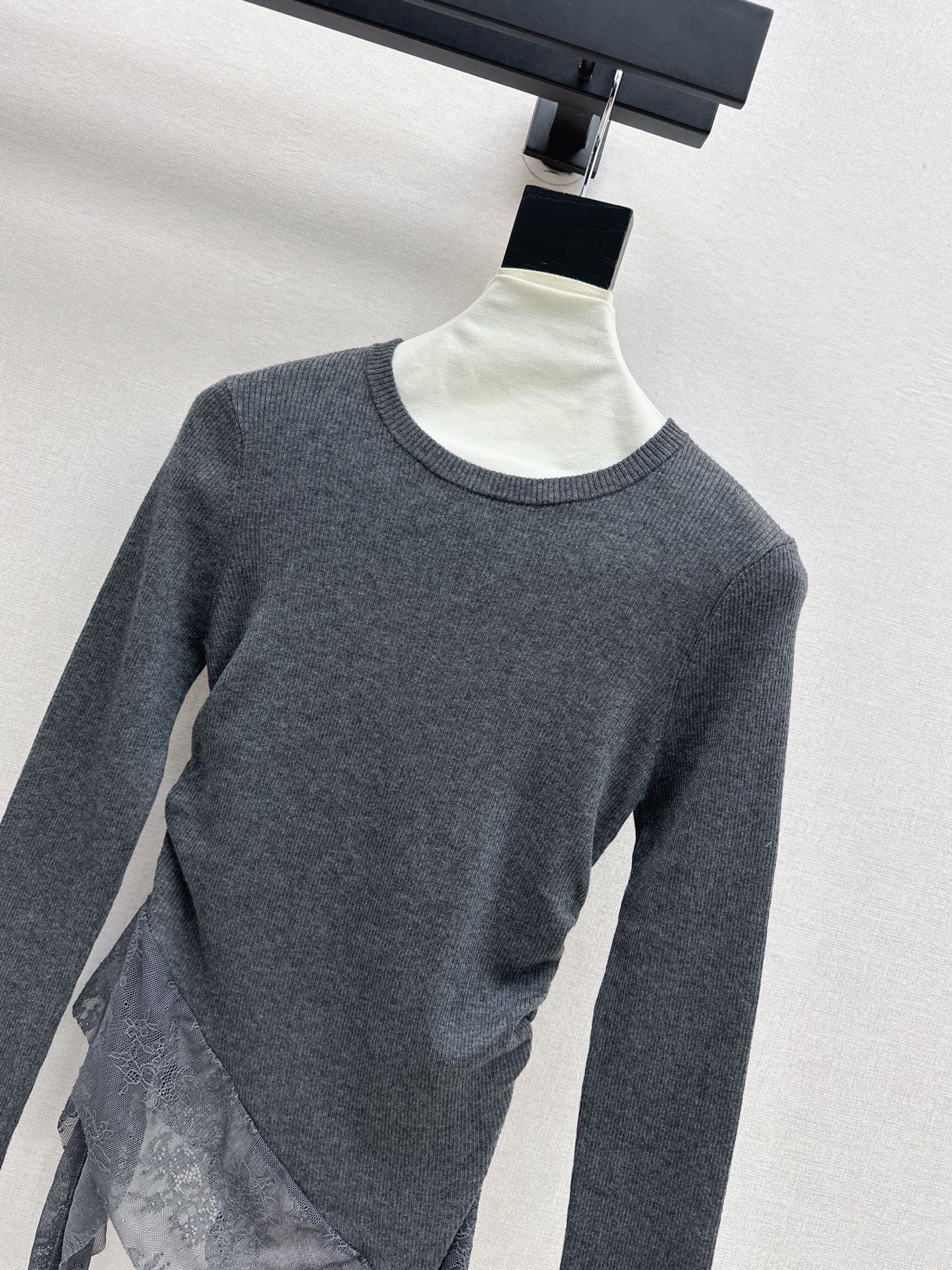 MIUMIU LONG-SLEEVE KNIT TOP STYLE 820