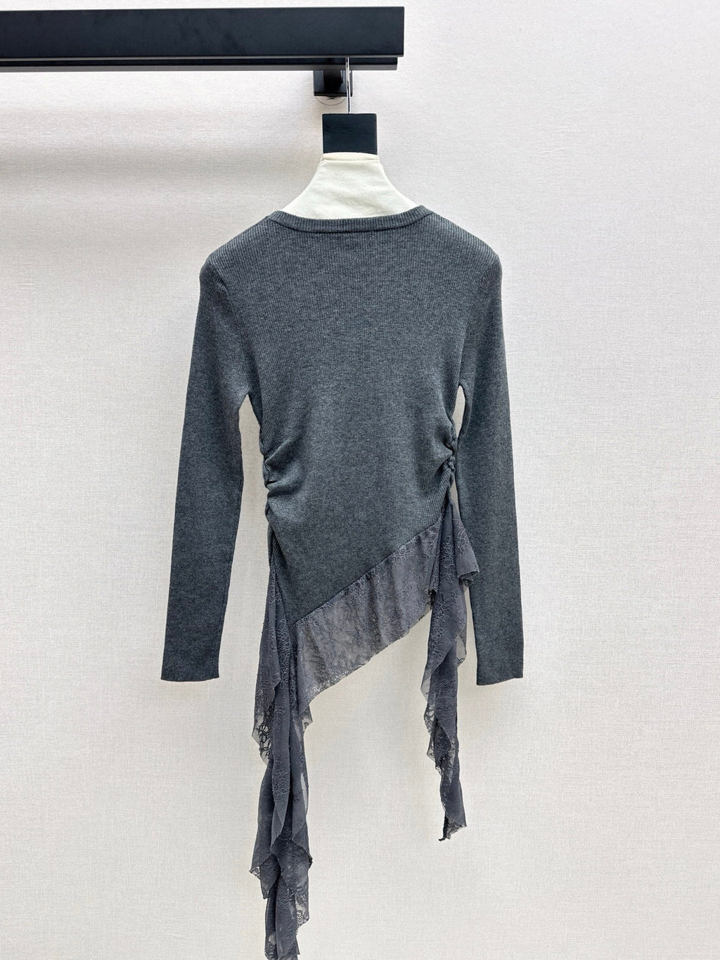 MIUMIU LONG-SLEEVE KNIT TOP STYLE 820