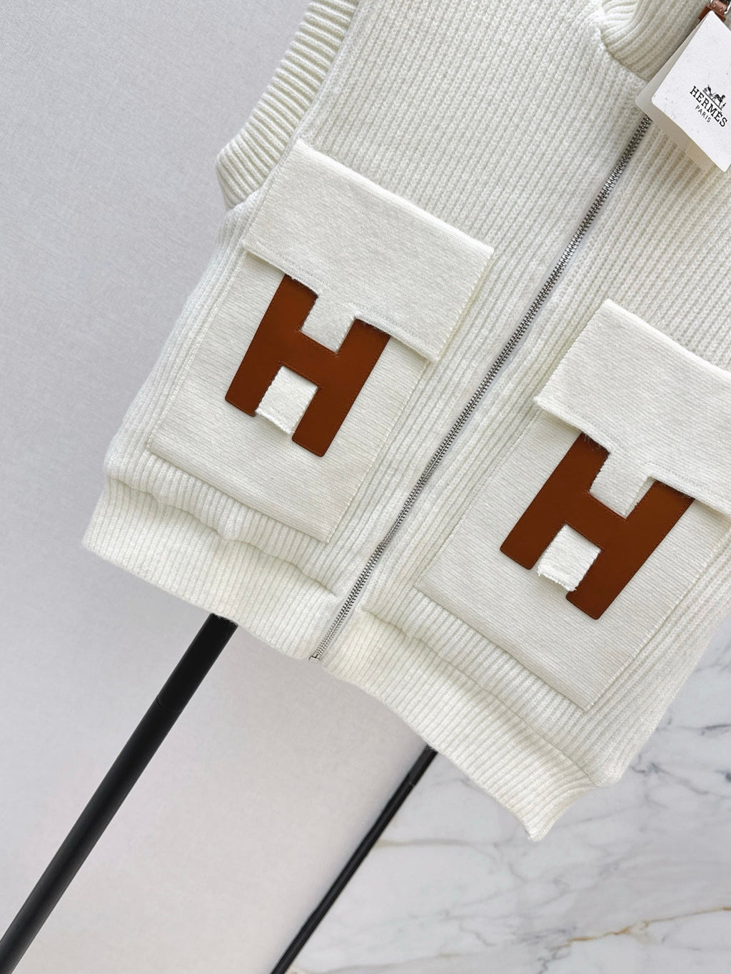 HERMES 25S SLEEVELESS KNIT VEST 235