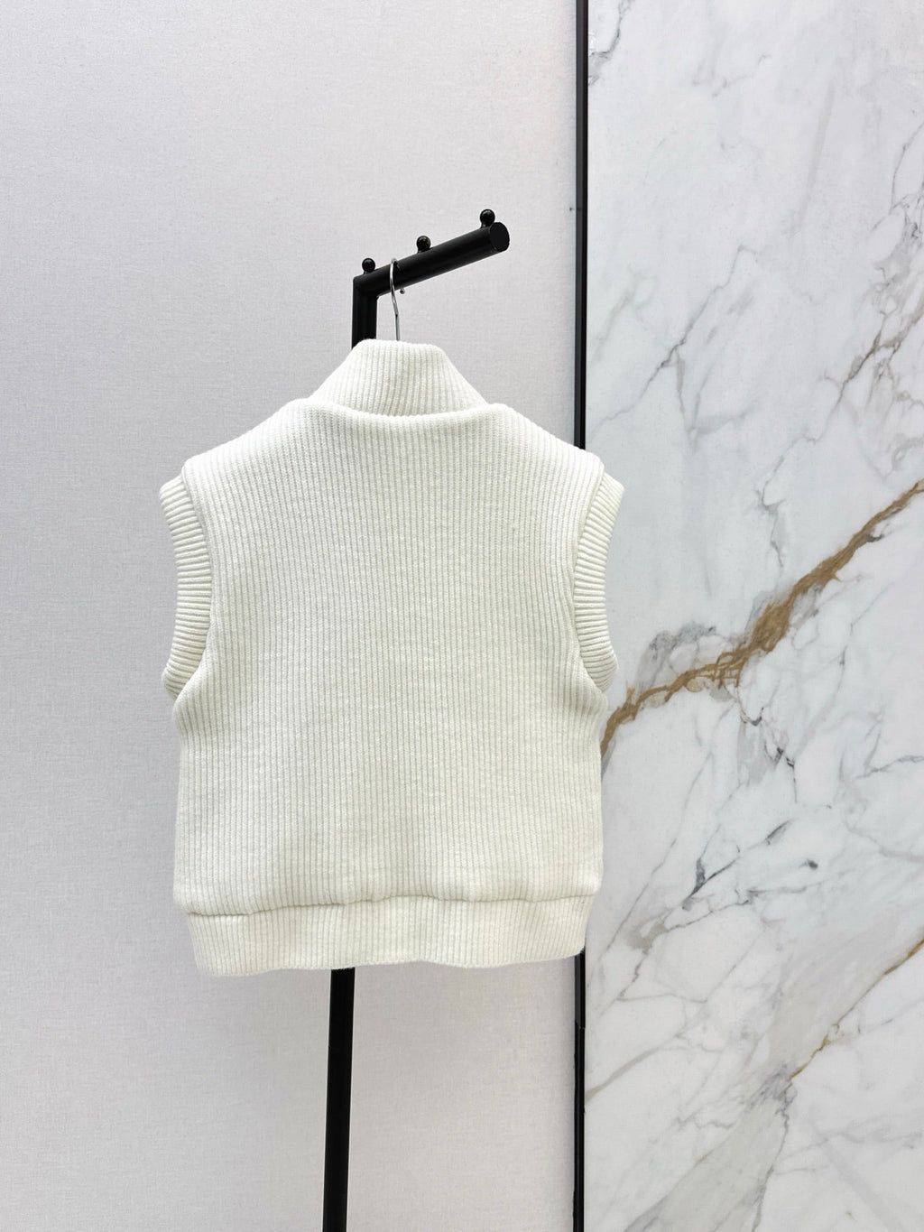 HERMES 25S SLEEVELESS KNIT VEST 235