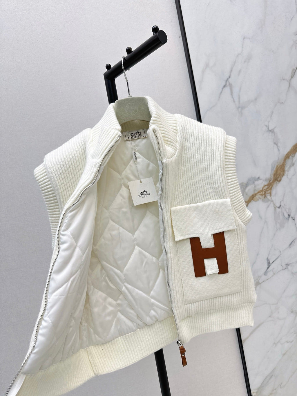 HERMES 25S SLEEVELESS KNIT VEST 235