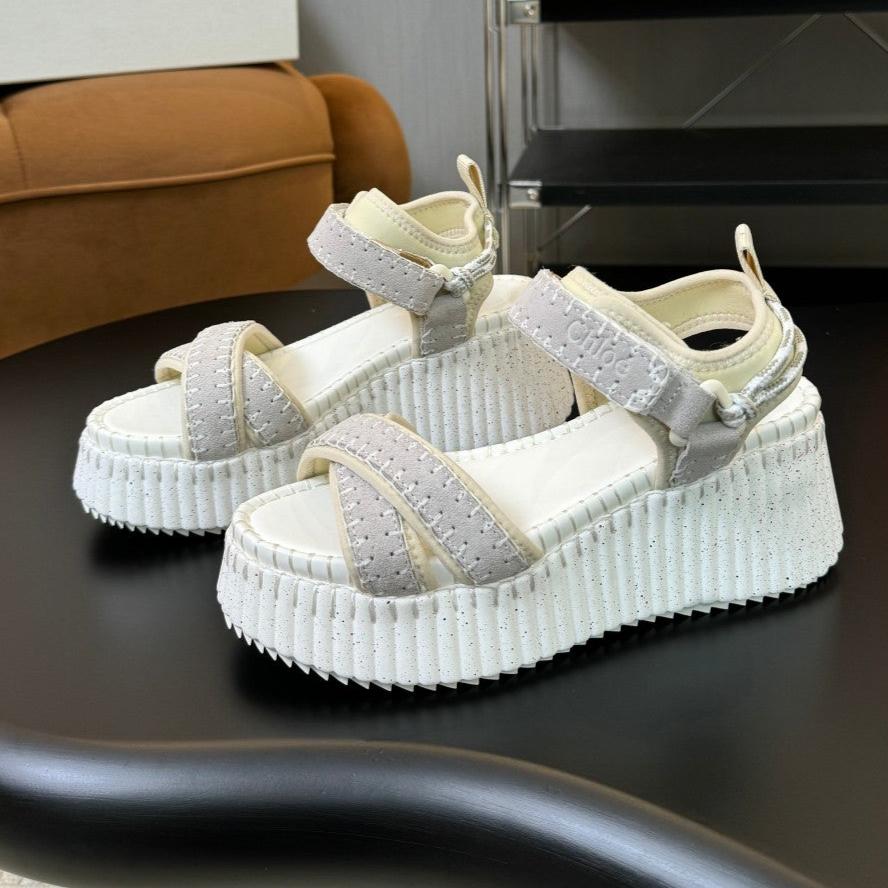 CHLOÉ NAMA WEDGE SANDAL 8 CM IN PASTEL GREY SUEDE AND WHITE RUBBER