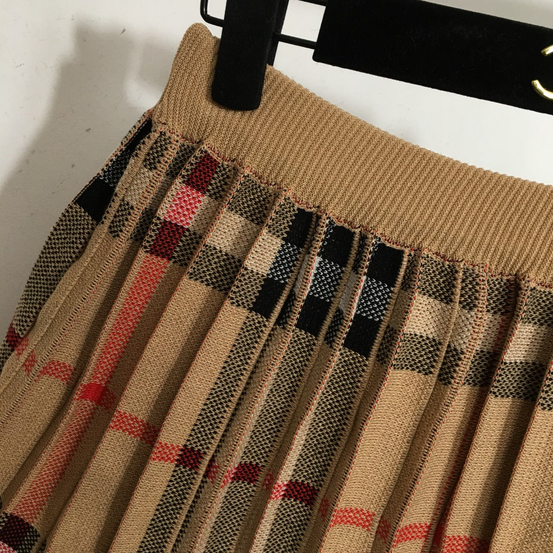 BURBERRY 25S TOP AND SKIRT SET 335