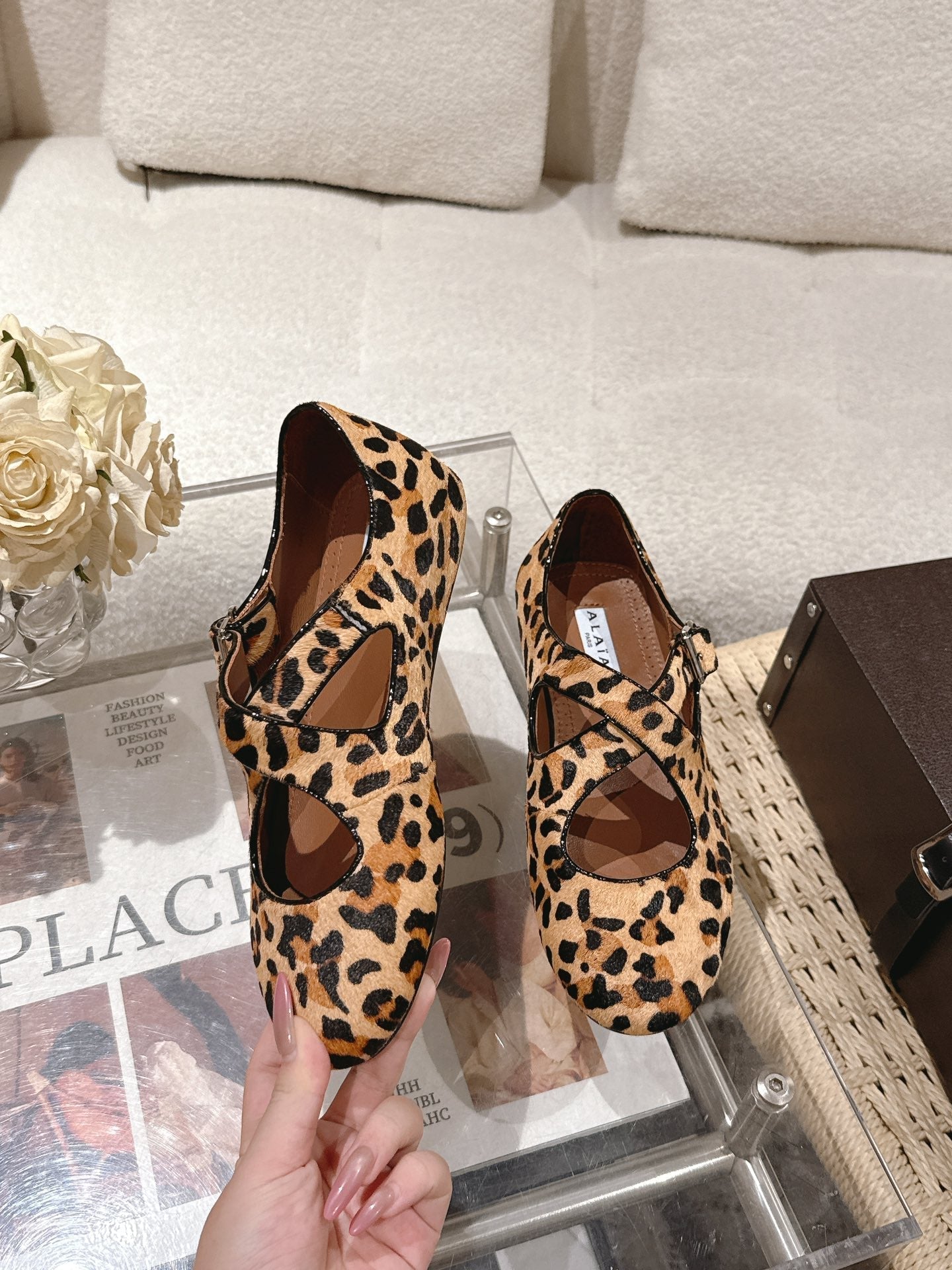 ALAIA 25S CRISS CROSS BALLET FLATS IN LEOPARD SUEDE