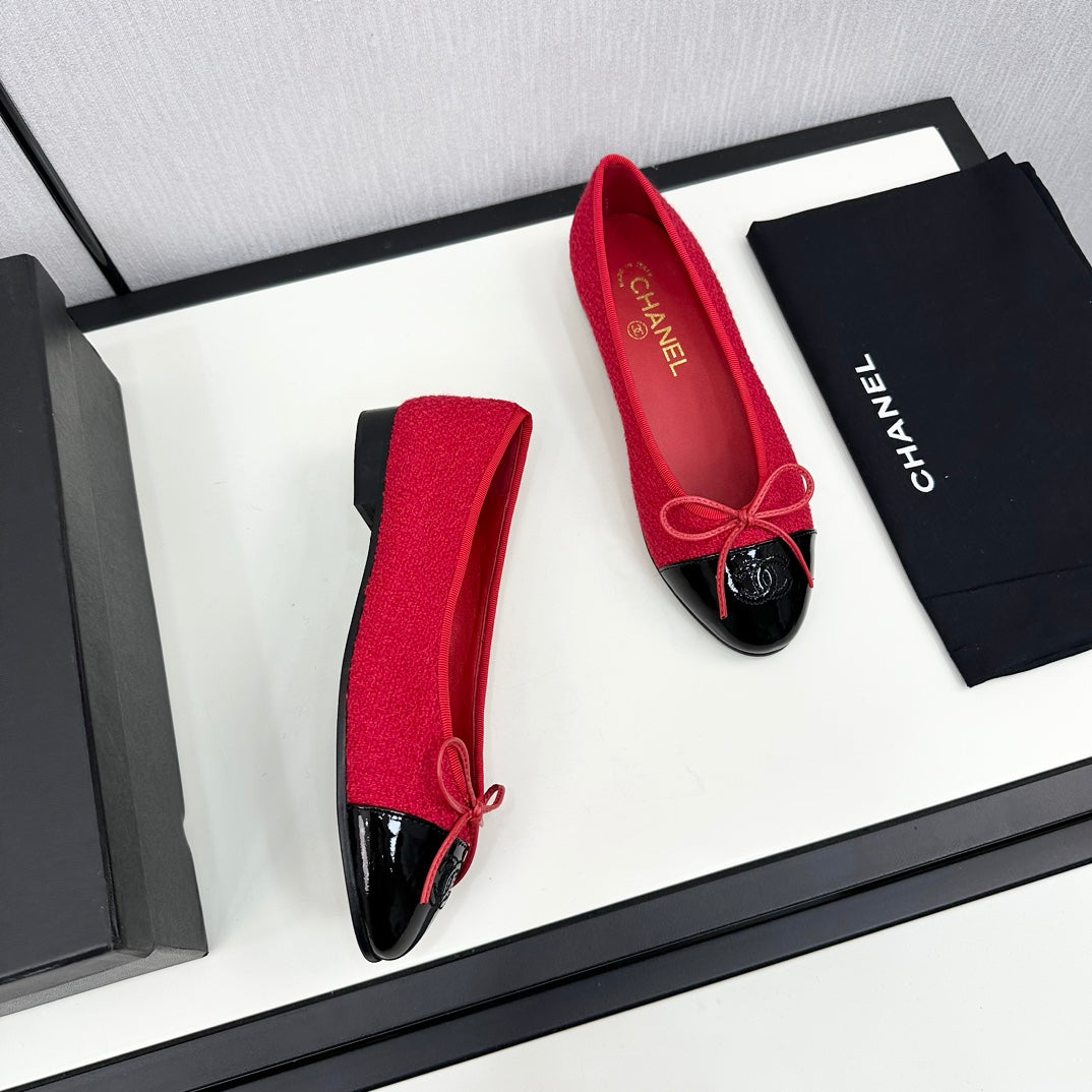 BALLET FLATS IN RUBY RED TWEED AND BLACK CALFSKIN