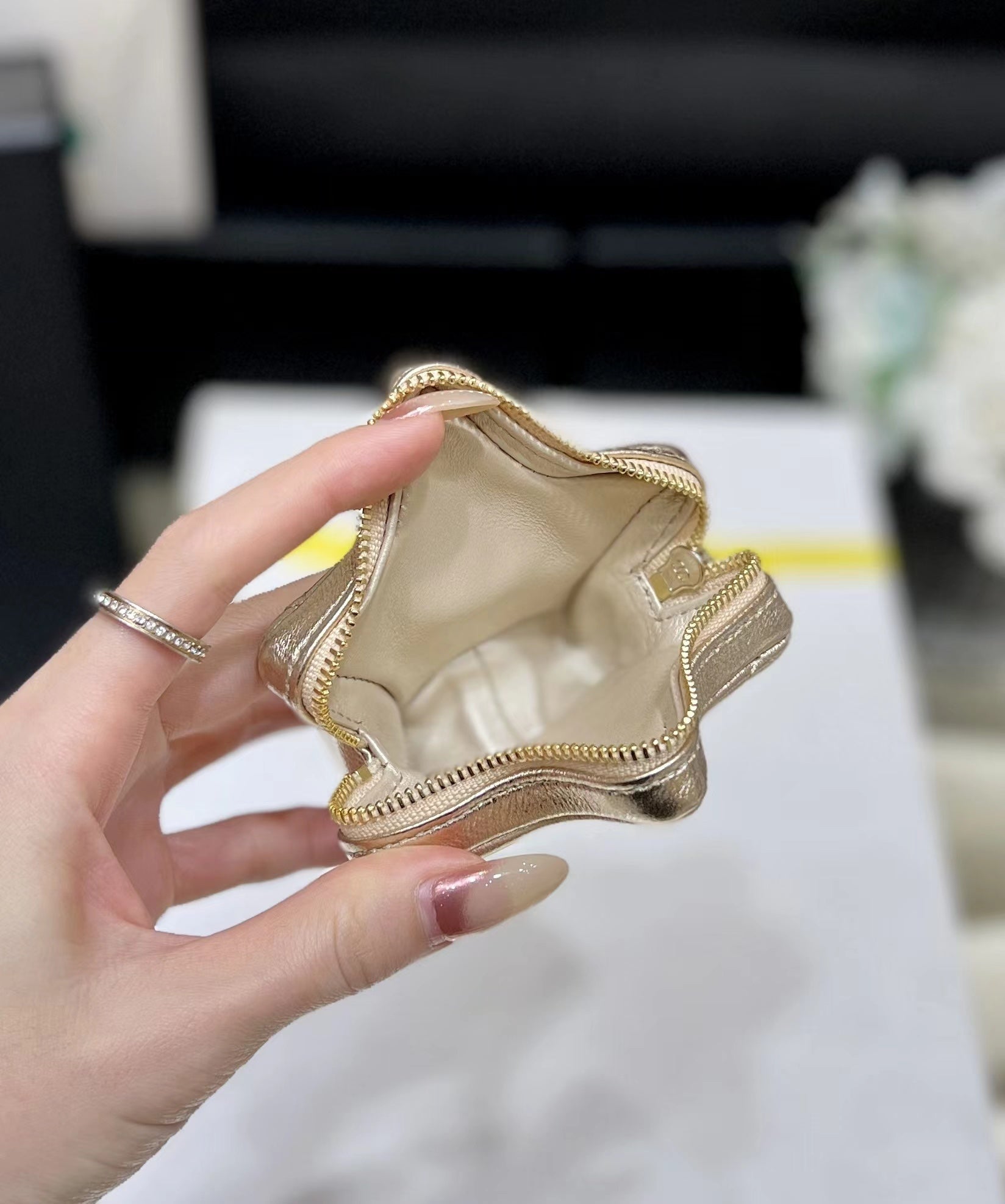 25S CHANEL STAR GOLD 23 IN METALLIC GOLD CALFSKIN