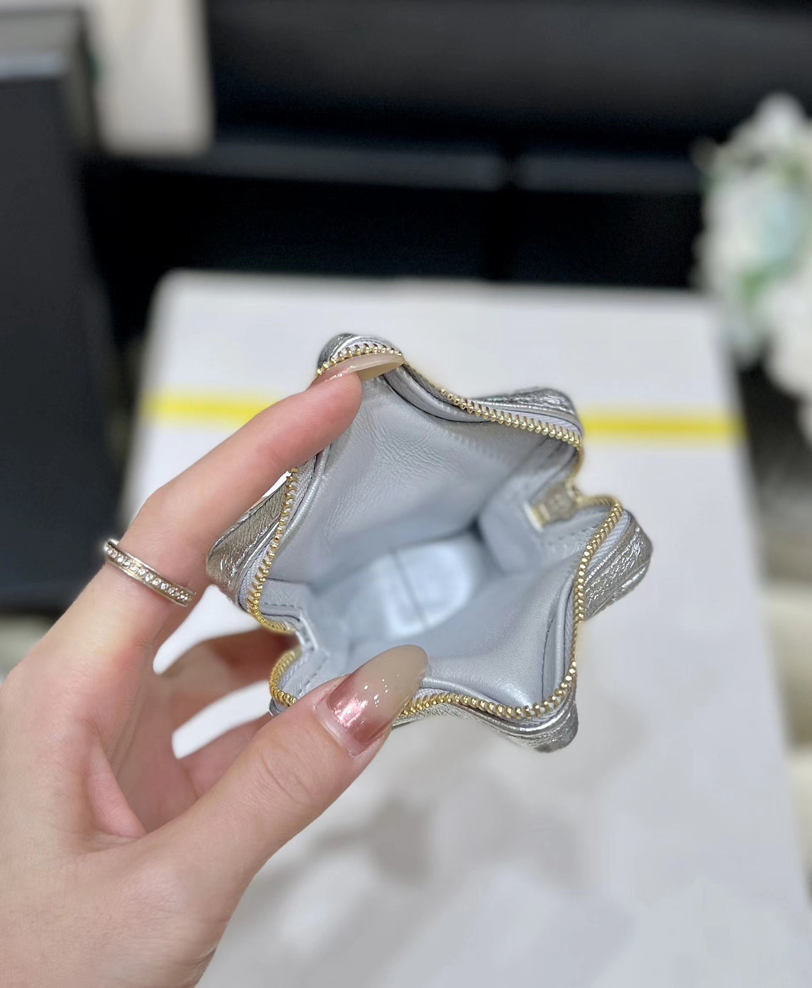 25S CHANEL STAR SILVER 23 IN METALLIC SILVER CALFSKIN