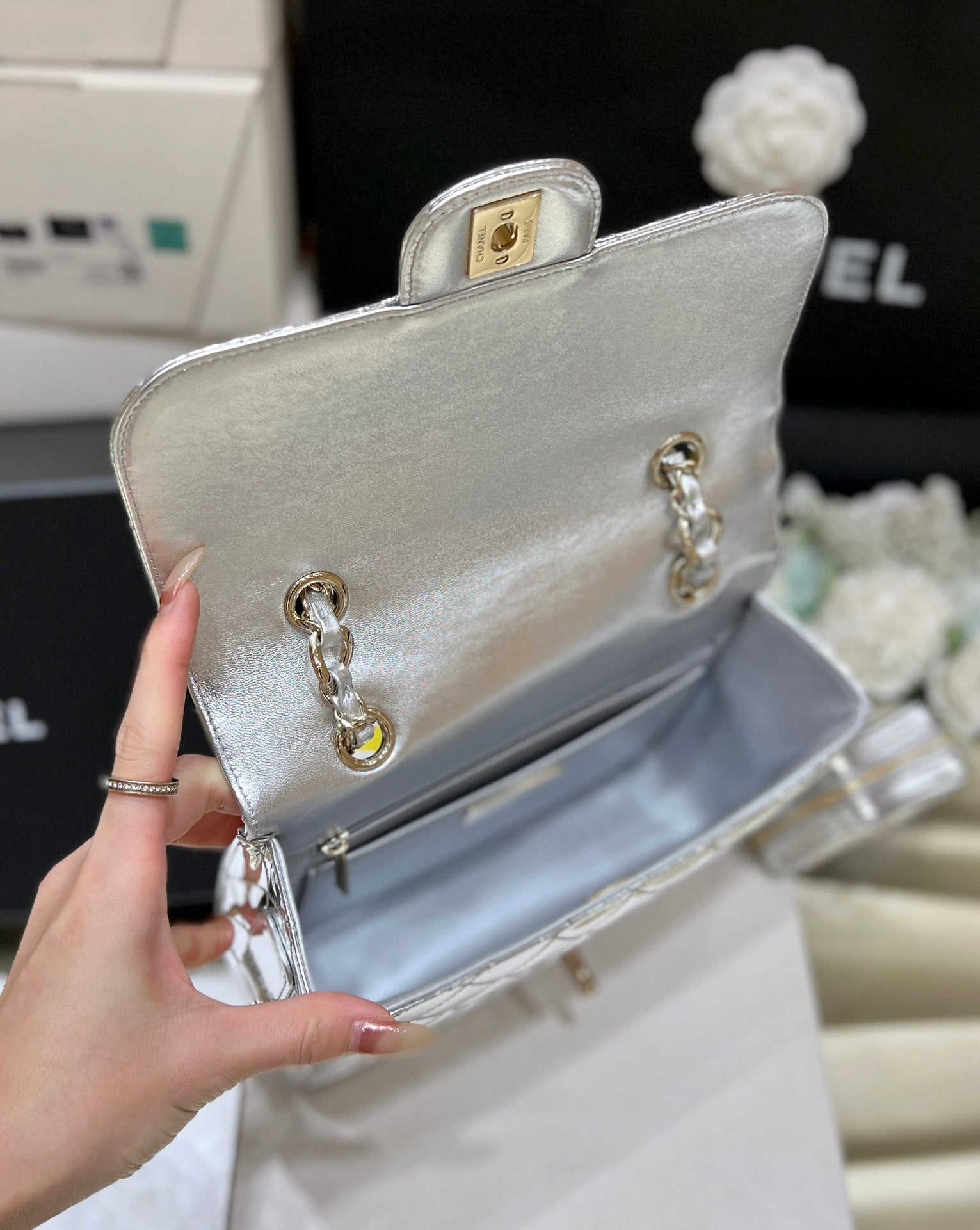 25S CHANEL STAR SILVER 23 IN METALLIC SILVER CALFSKIN