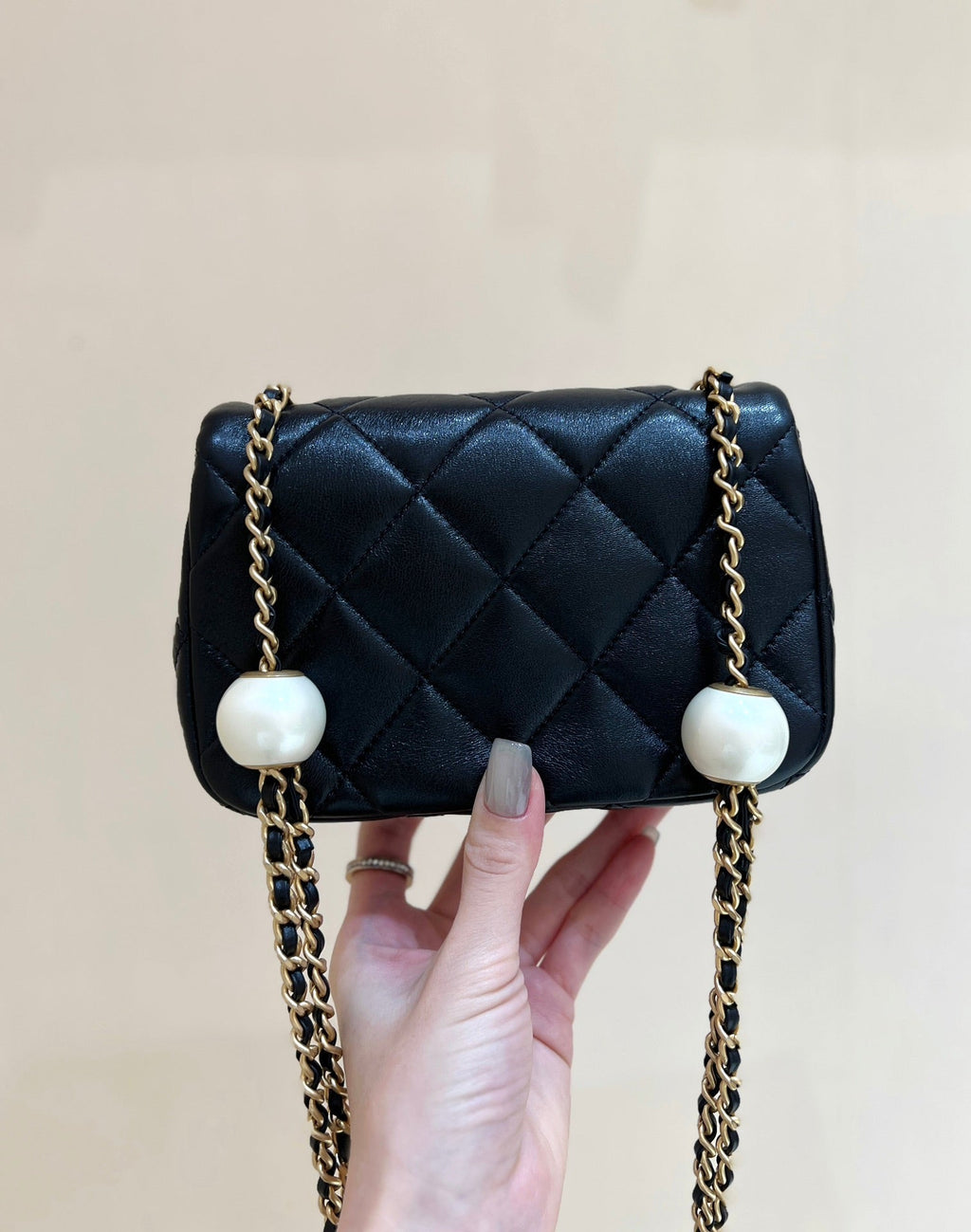 25S CHANEL CROSSBODY HANDBAG 17 IN BLACK LAMBSKIN GOLD HARDWARE