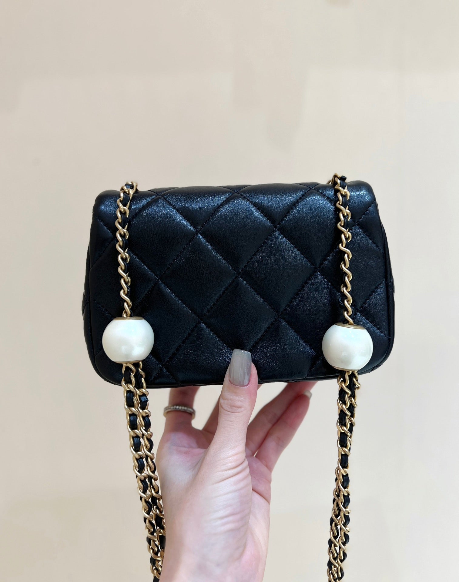 25S CHANEL CROSSBODY HANDBAG 17 IN BLACK LAMBSKIN GOLD HARDWARE