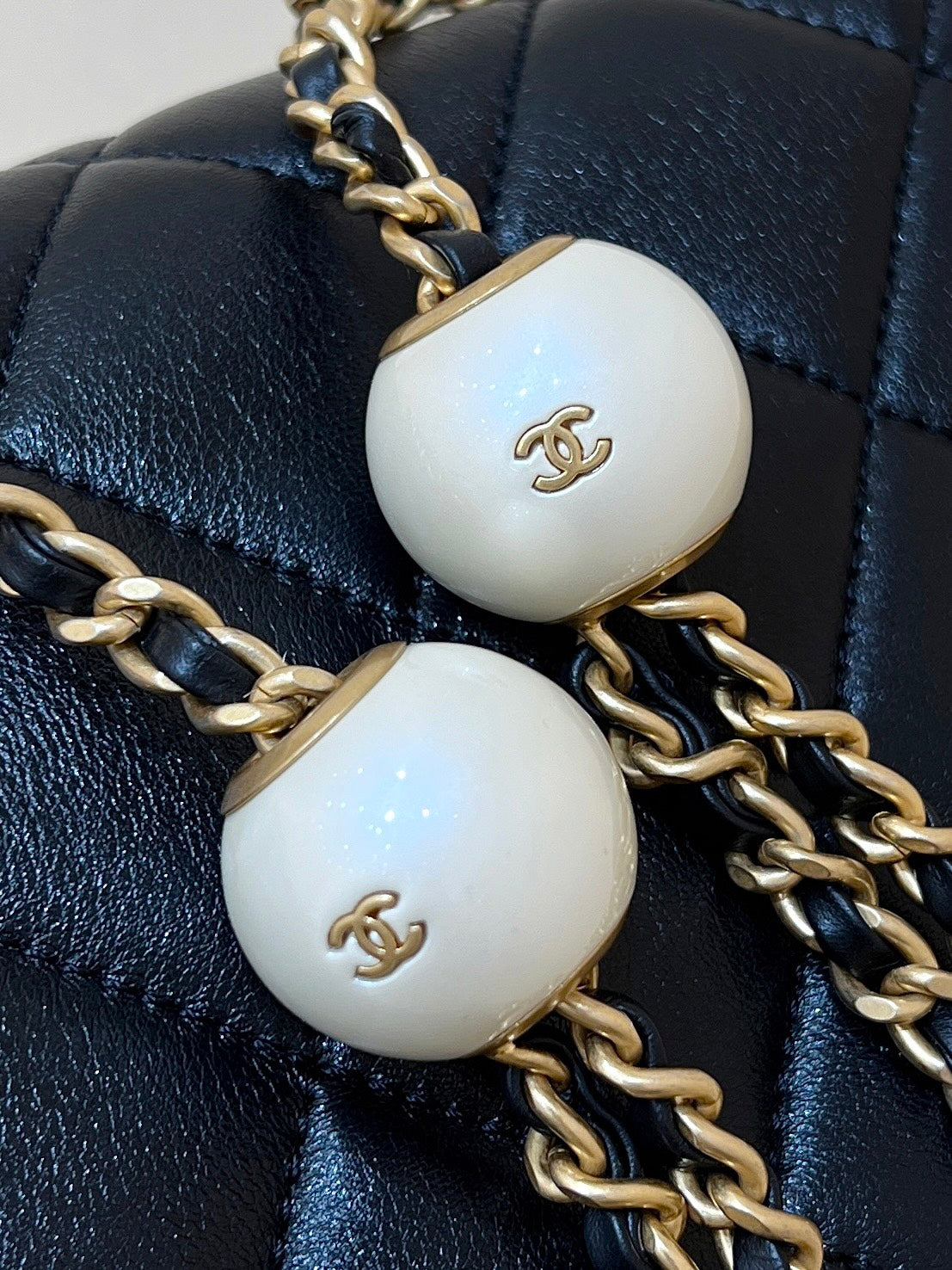 25S CHANEL CROSSBODY HANDBAG 17 IN BLACK LAMBSKIN GOLD HARDWARE