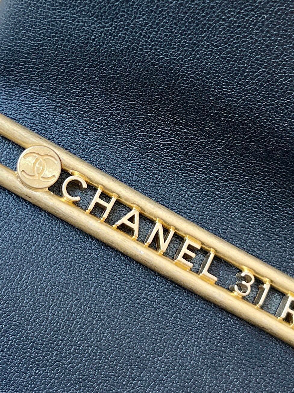 25S CHANEL TOTE CROSSBODY BAG 19 IN BLACK GLOSSY LEATHER WITH METAL HANDLE