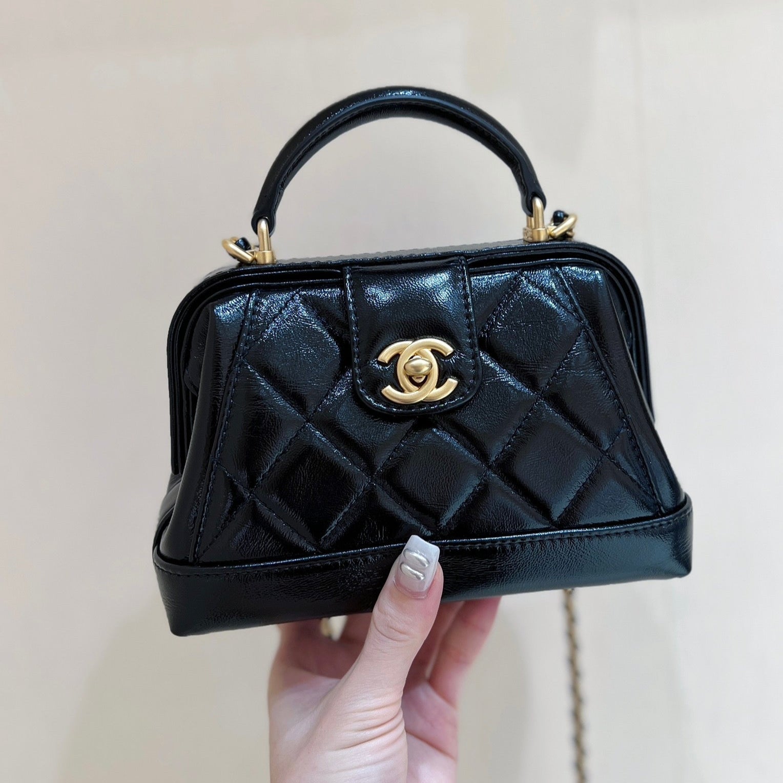 CHANEL TOP HANDLE BAG 18 IN BLACK OIL-WAX LAMBSKIN GOLD HARDWARE