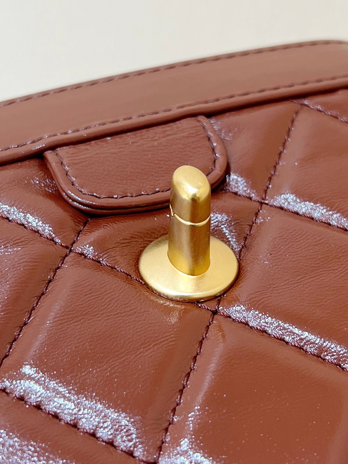 CHANEL TOP HANDLE BAG 18 IN BROWN OIL-WAX LAMBSKIN GOLD HARDWARE