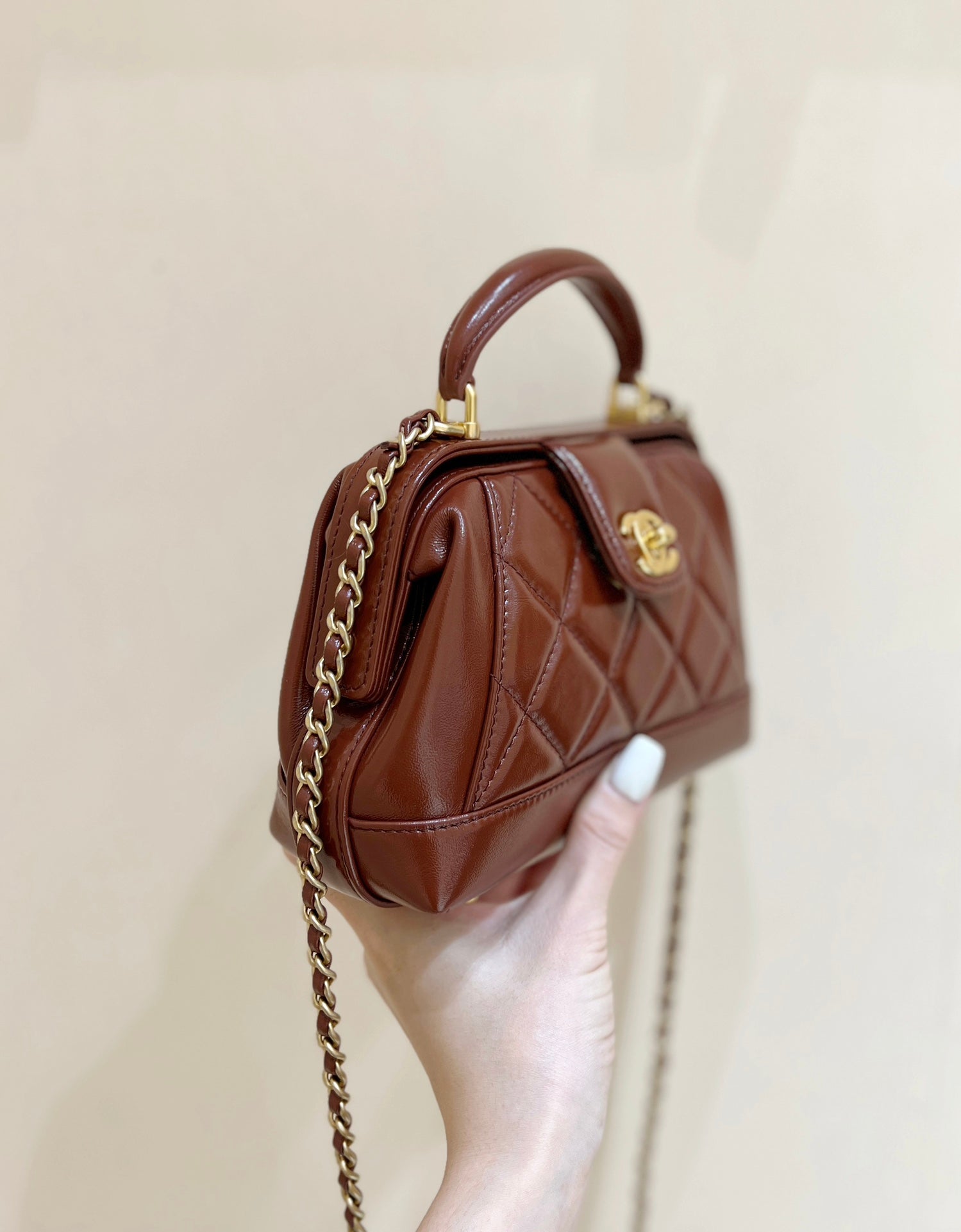 CHANEL TOP HANDLE BAG 18 IN BROWN OIL-WAX LAMBSKIN GOLD HARDWARE