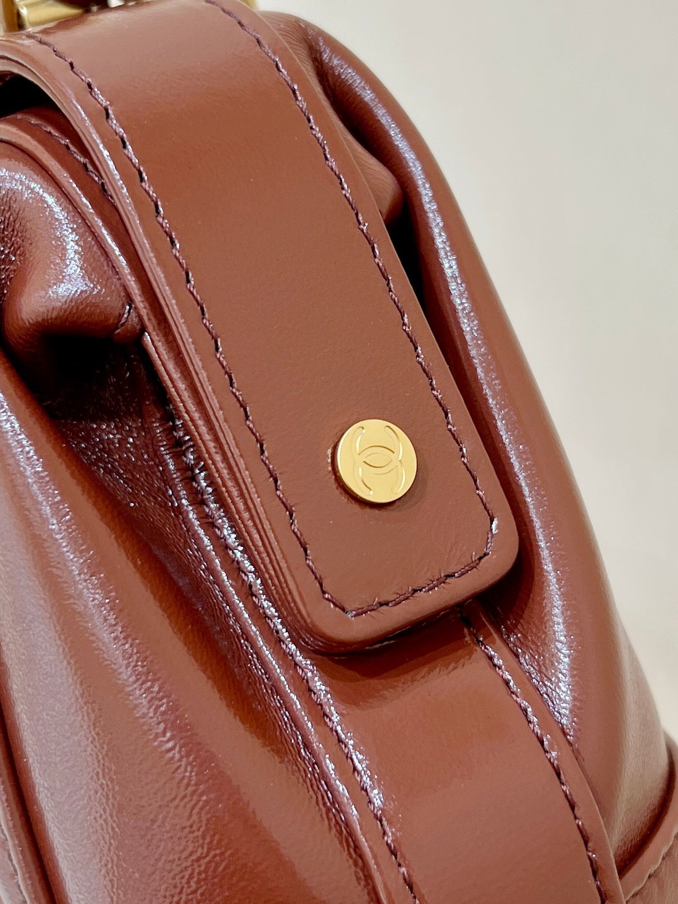 CHANEL TOP HANDLE BAG 18 IN BROWN OIL-WAX LAMBSKIN GOLD HARDWARE