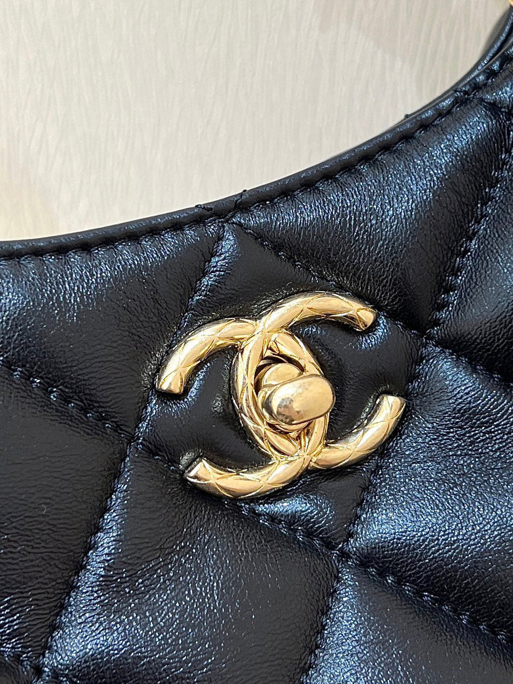 CHANEL HOBO 20 IN BLACK CALFSKIN GOLD HARDWARE