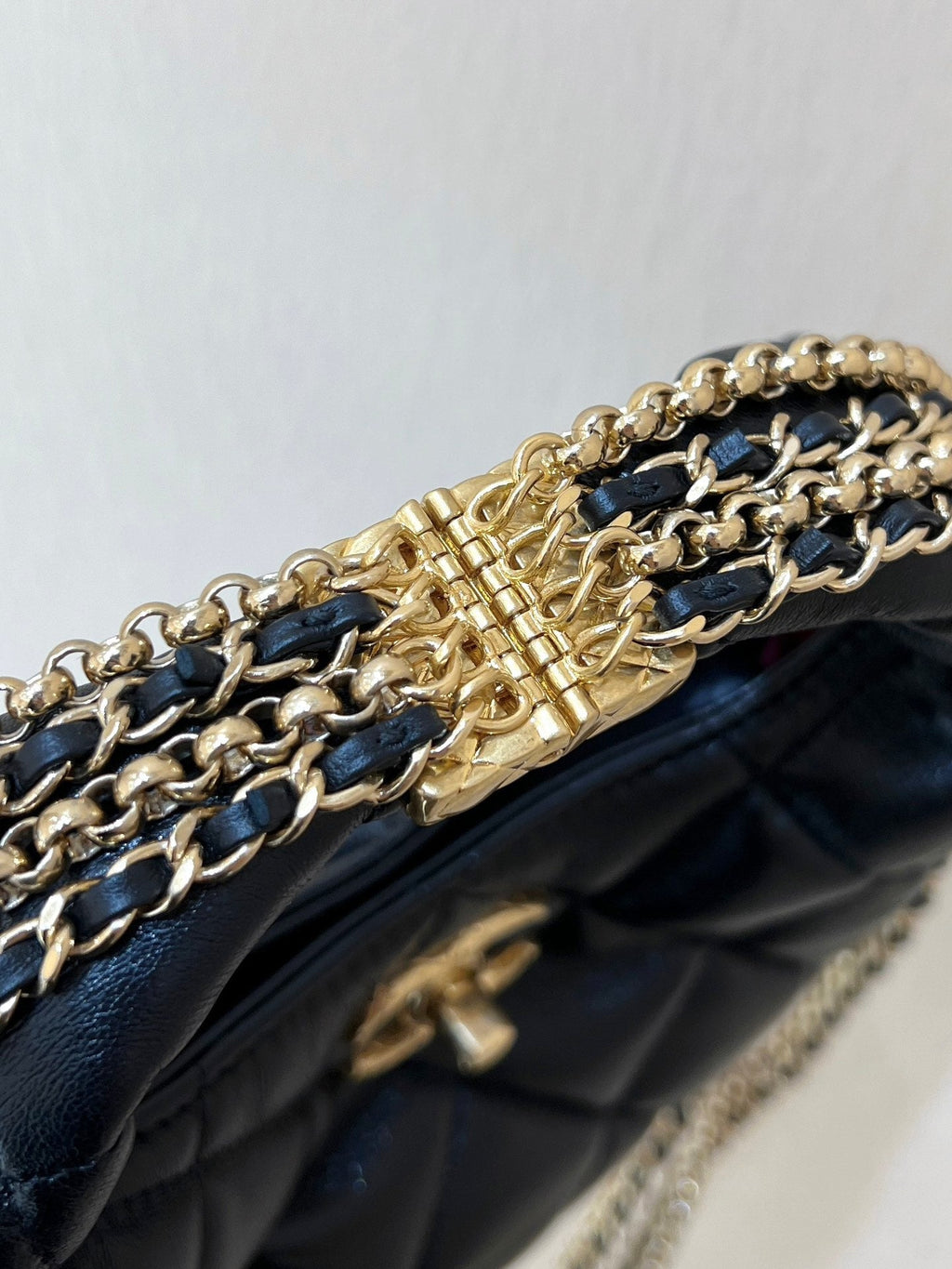 CHANEL HOBO 20 IN BLACK CALFSKIN GOLD HARDWARE