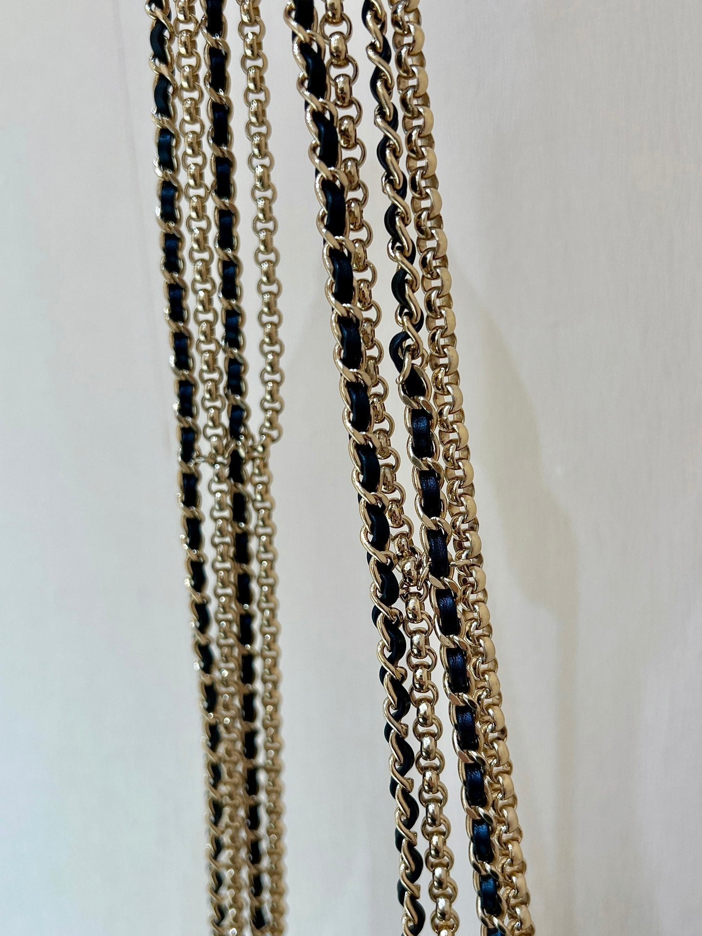 CHANEL HOBO 20 IN BLACK CALFSKIN GOLD HARDWARE