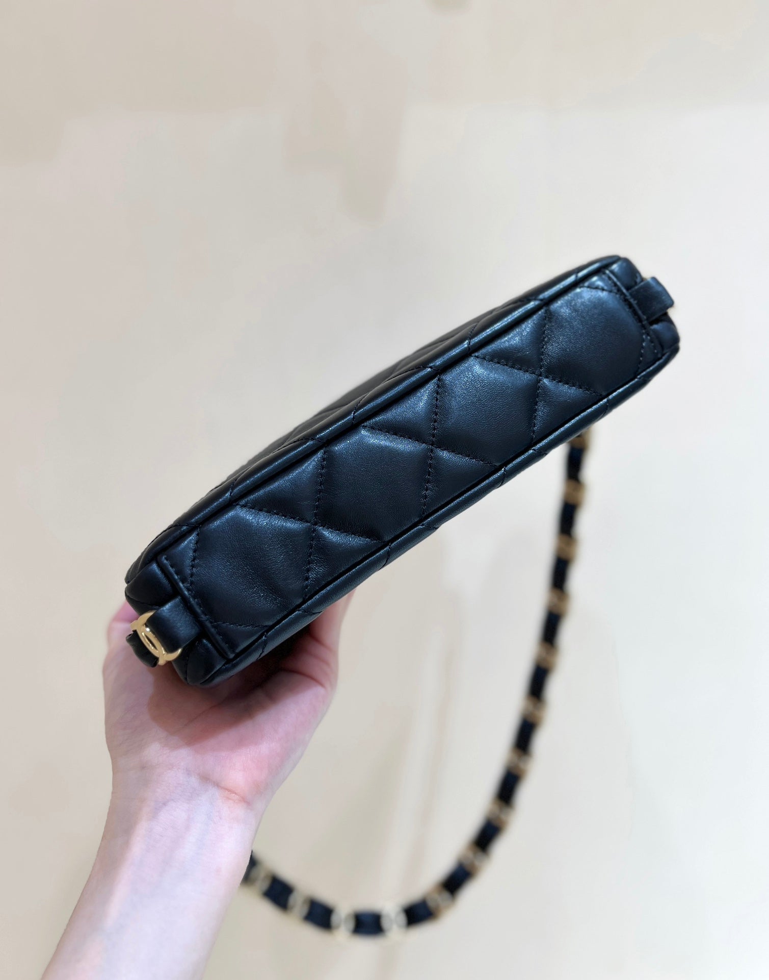 CHANEL HOBO 24 IN BLACK LAMBSKIN GOLD HARDWARE
