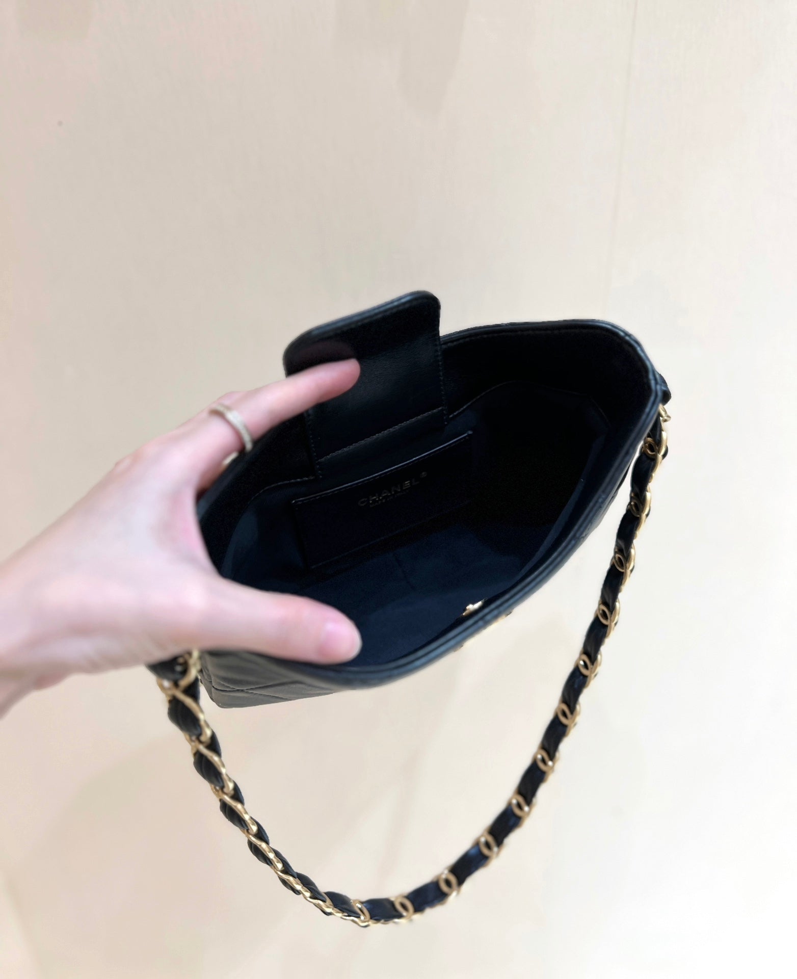 CHANEL HOBO 24 IN BLACK LAMBSKIN GOLD HARDWARE