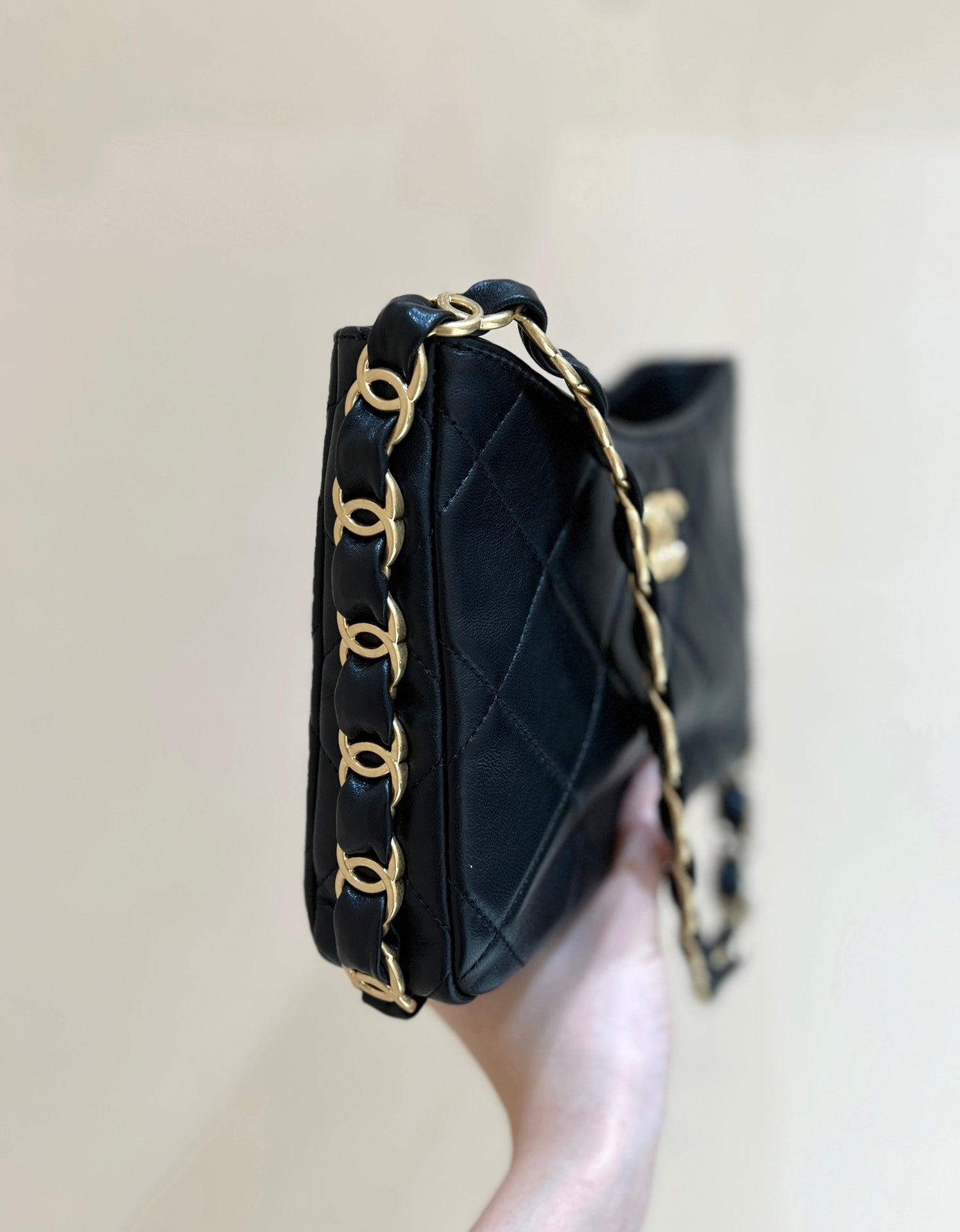 CHANEL HOBO 24 IN BLACK LAMBSKIN GOLD HARDWARE