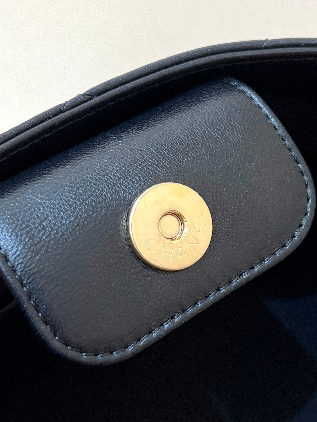 CHANEL HOBO 24 IN BLACK LAMBSKIN GOLD HARDWARE