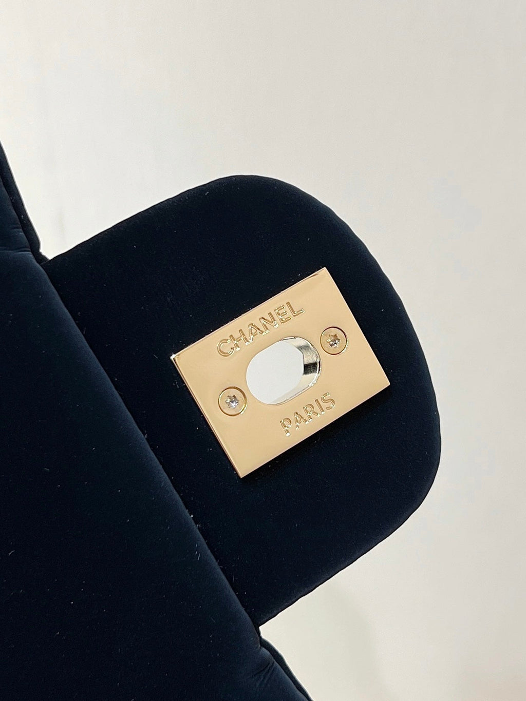 HOBO BAG 32 IN BLACK NYLON WITH GOLD METAL