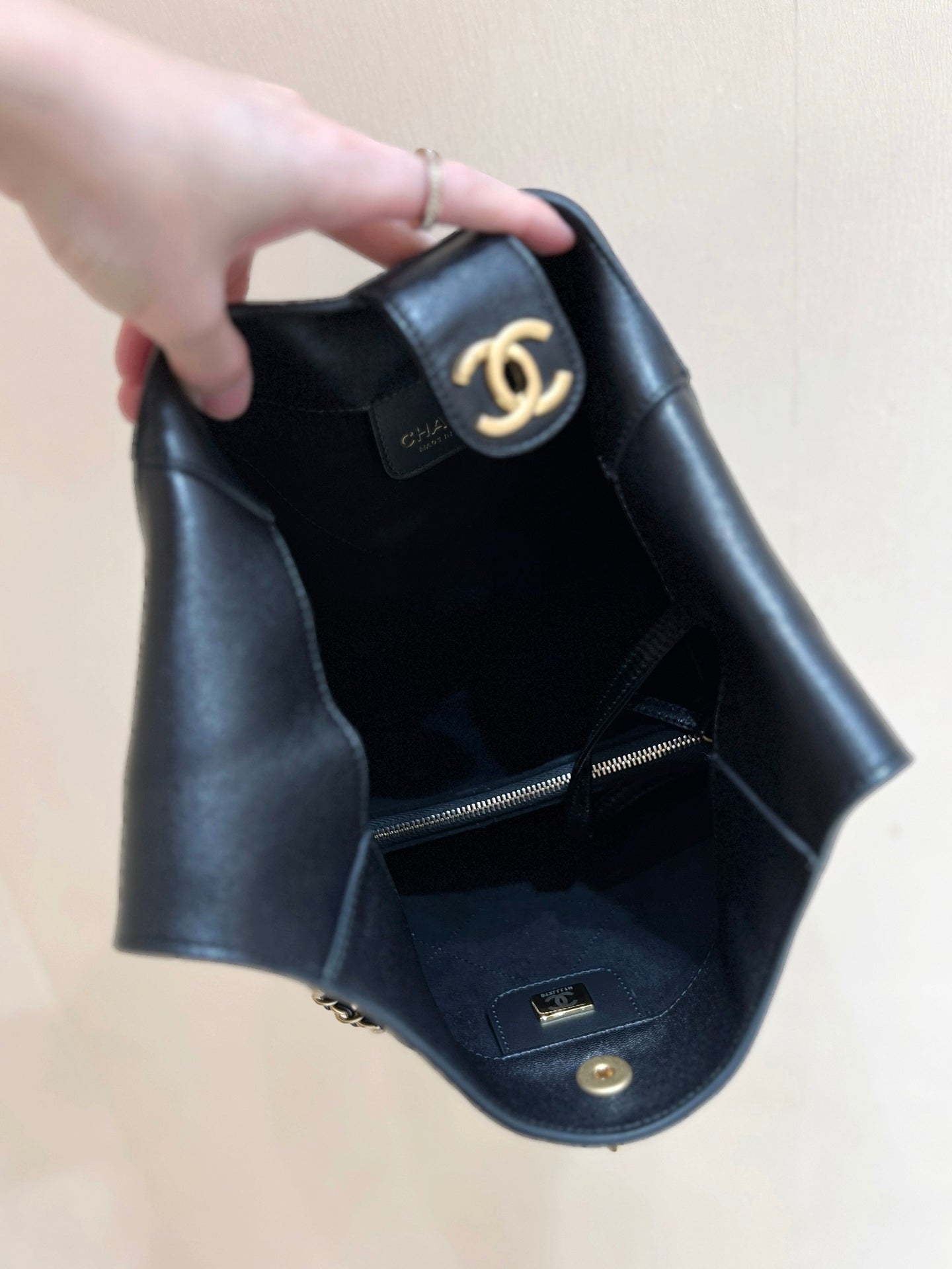 QUILTED SMALL HOBO BAG 27 IN BLACK LAMBSKIN GOLD HARDWARE