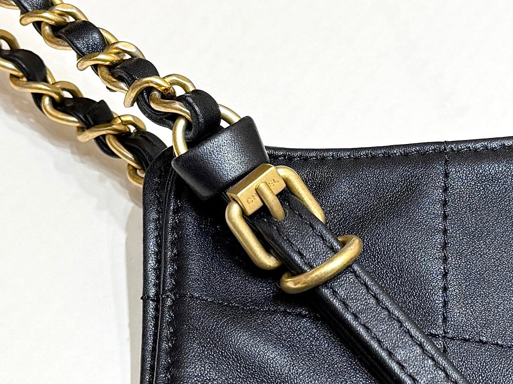 MEDIUM MAXI SHOPPING BAG 47 IN BLACK CALFSKIN GOLD-TONE METAL