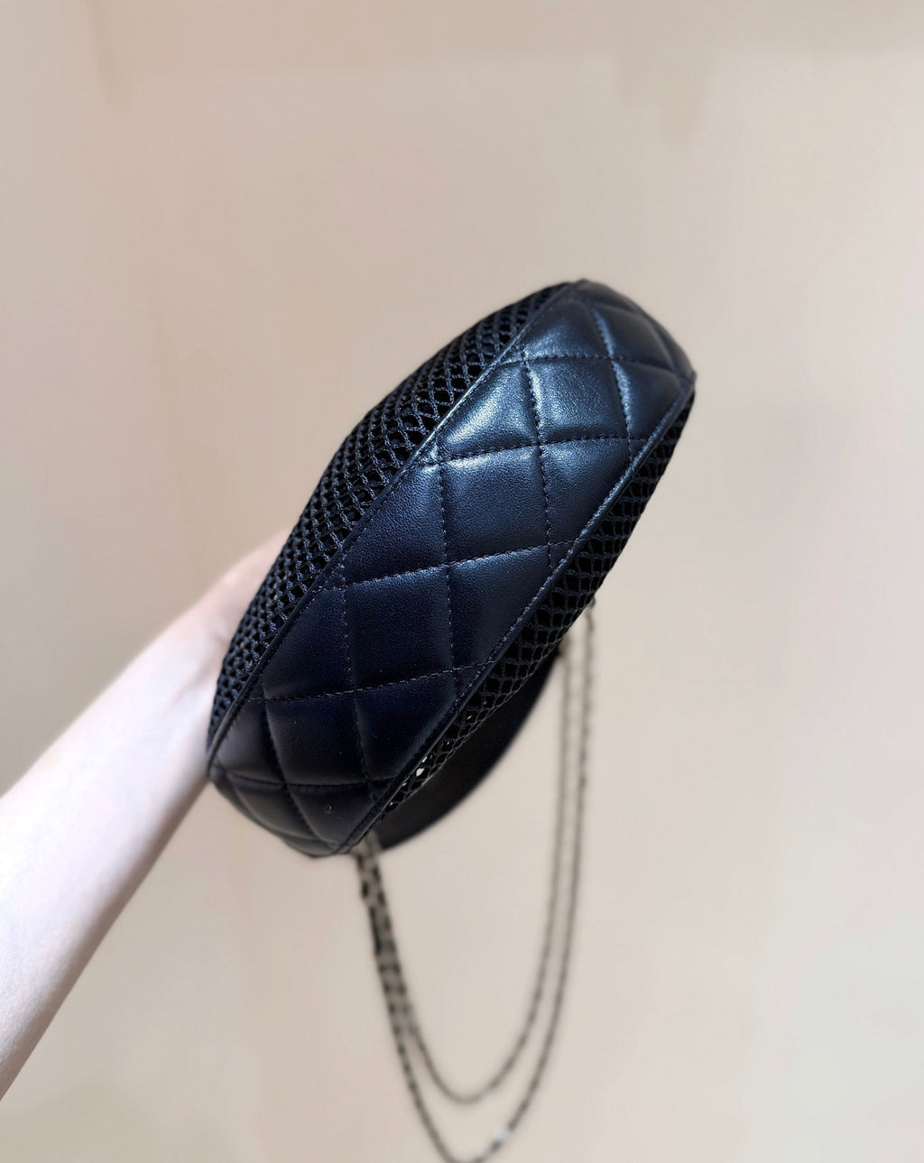 MESH POUCH 22 IN BLACK EFFECT LAMBSKIN WITH GOLD METALLIC