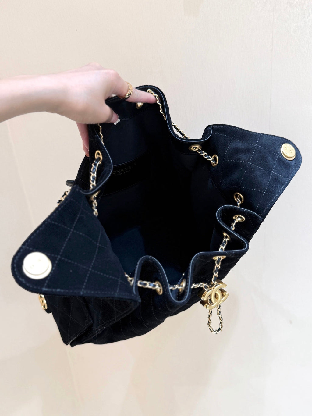 CC 25 HANDBAG 40 IN BLACK SUEDE GOLD HARDWARE