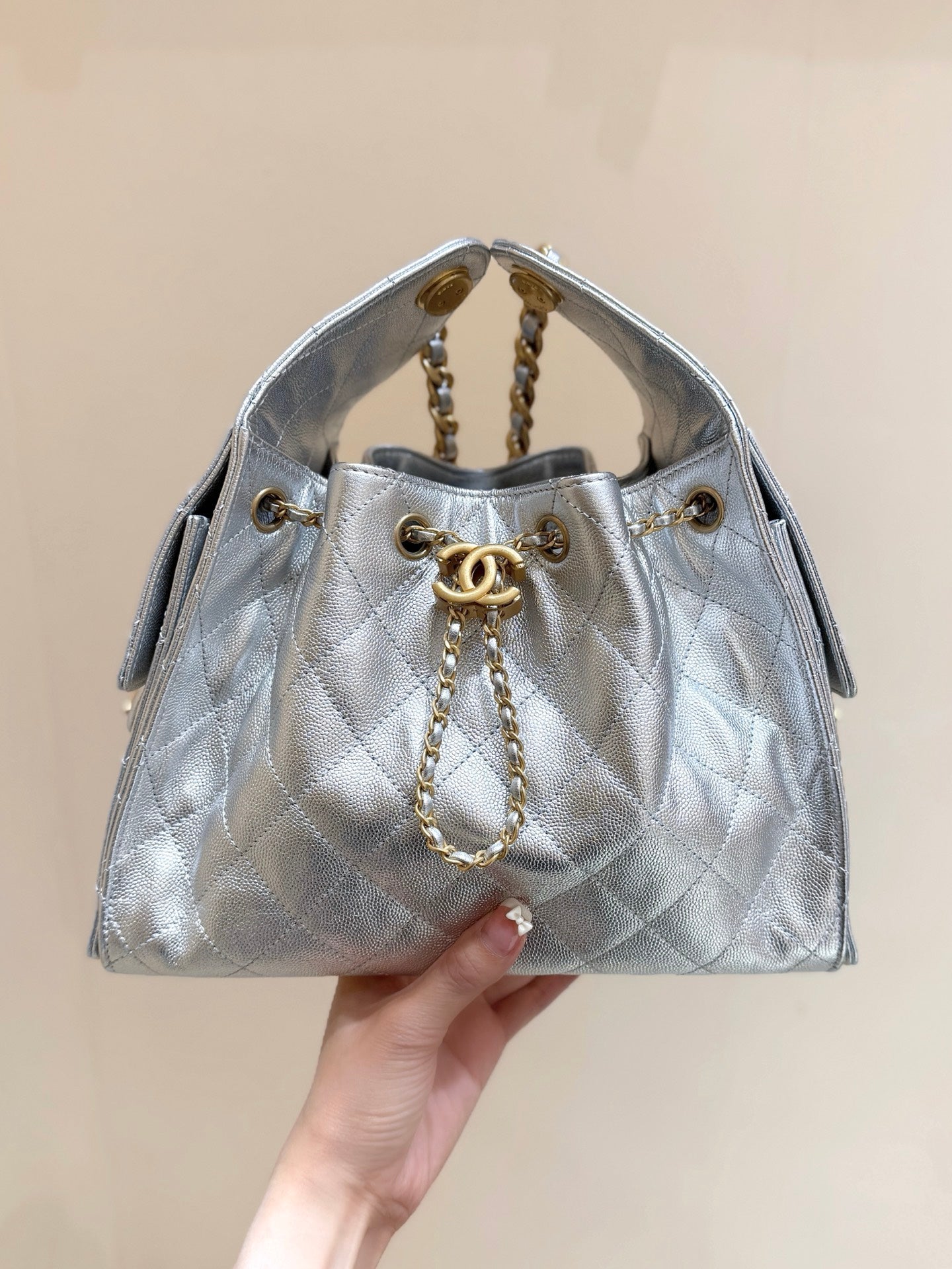 CC 25 HANDBAG IN SILVER-TONE 30 GRAINED CALFSKIN GOLD HARDWARE