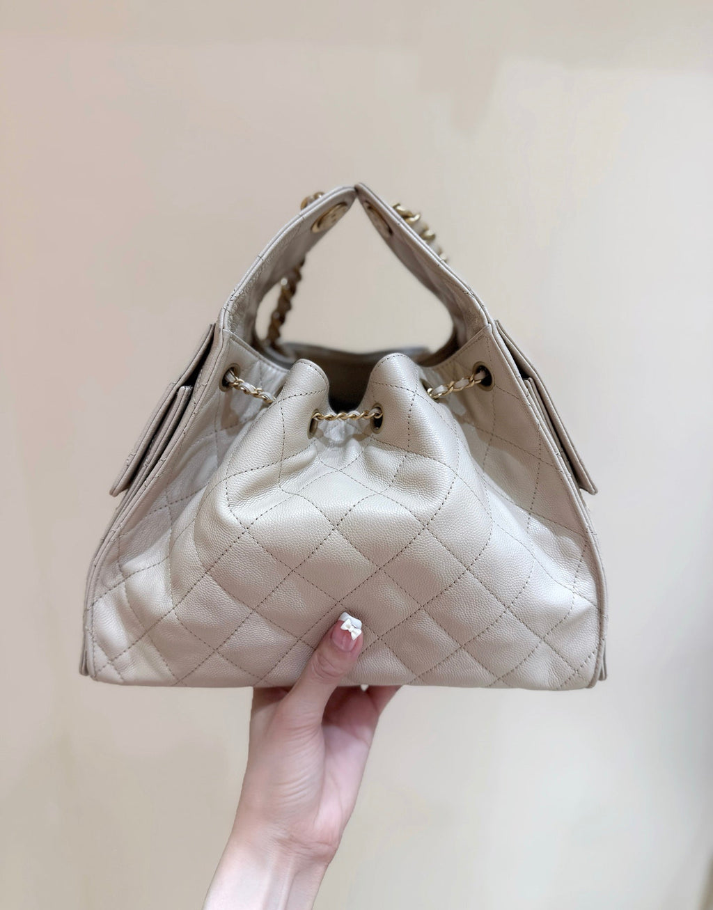 CC 25 HANDBAG IN CREAM 30 GRAINED CALFSKIN GOLD HARDWARE