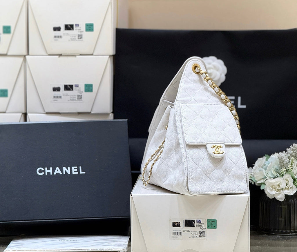 CC 25 HANDBAG IN WHITE 30 GRAINED CALFSKIN GOLD HARDWARE