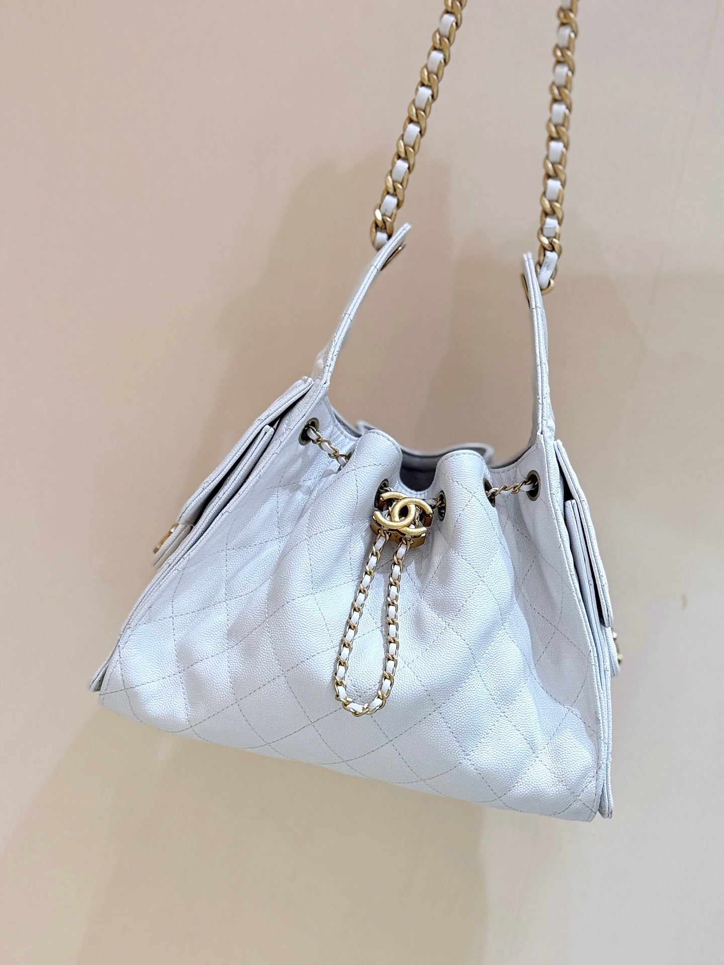 CC 25 HANDBAG IN WHITE 30 GRAINED CALFSKIN GOLD HARDWARE