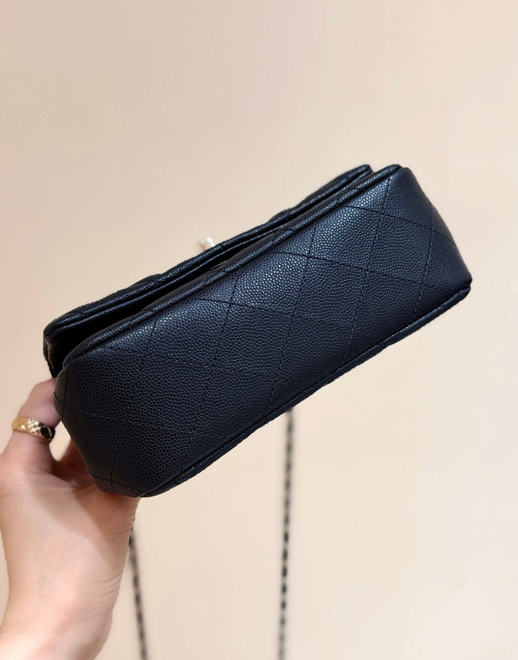 CHANEL 25S COCO CRUSH HANDLE 18 IN BLACK CALFSKIN GOLD HARDWARE