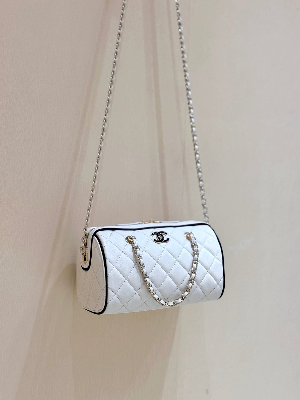 CHANEL 25S CLUTCH WITH CHAIN 18 IN WHITE LAMBSKIN