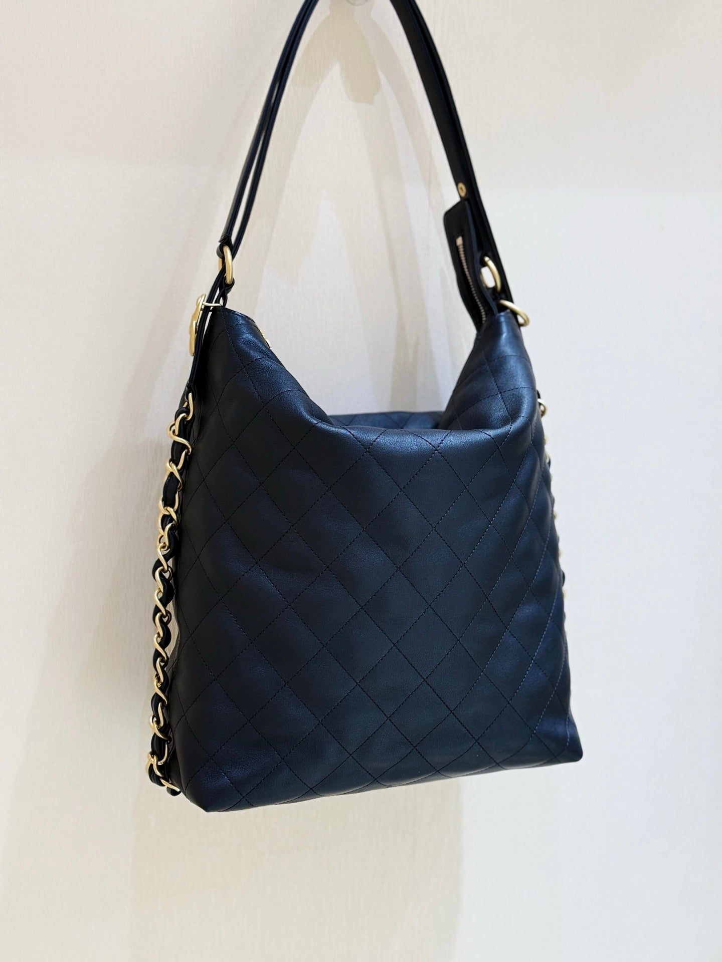 CHANEL 25S MEDIUM MAXIUM OLD HOBO BAG 33 IN BLACK CALFSKIN