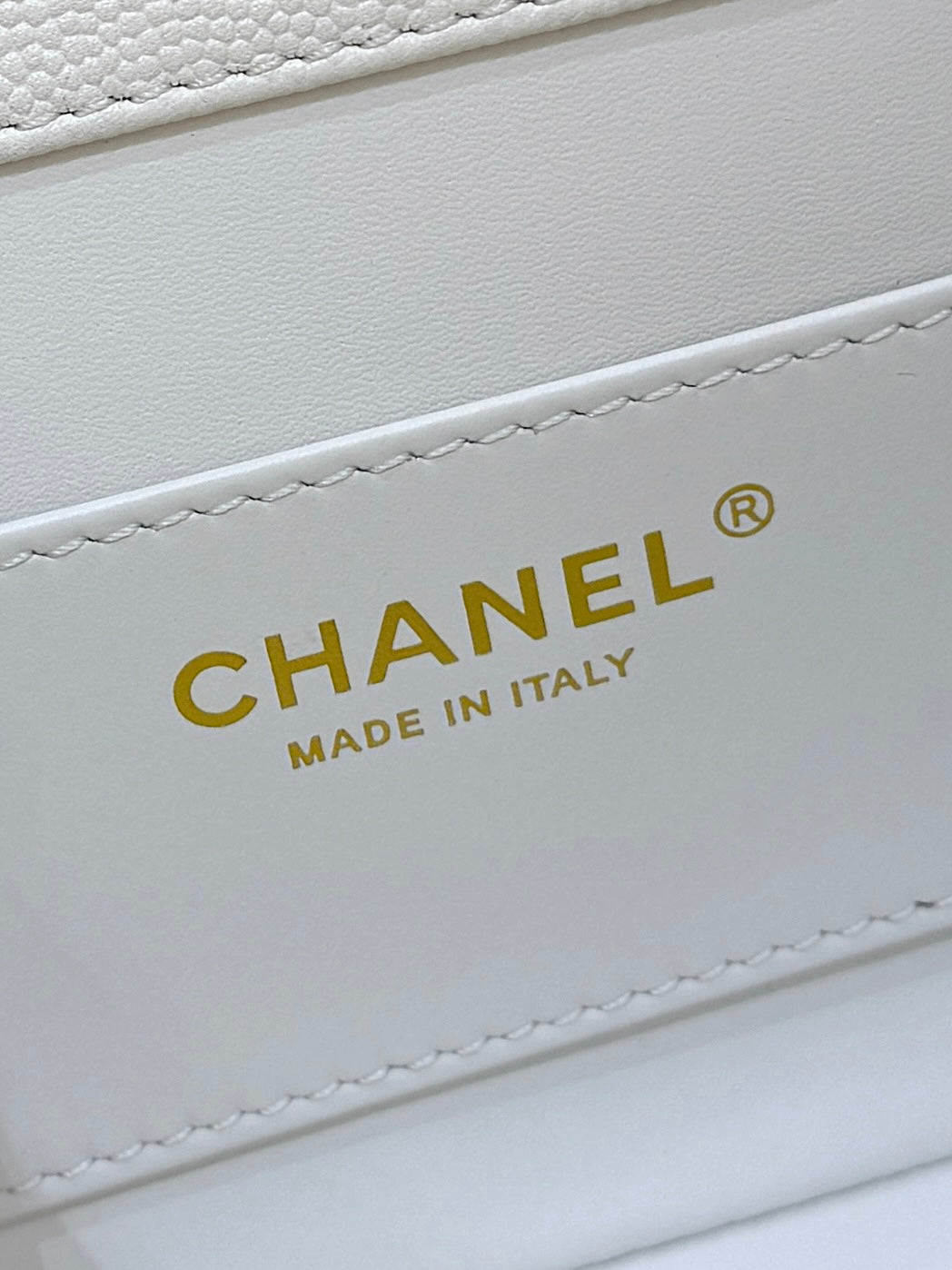 CHANEL 25S COCO CRUSH HANDLE 18 IN WHITE CALFSKIN GOLD HARDWARE