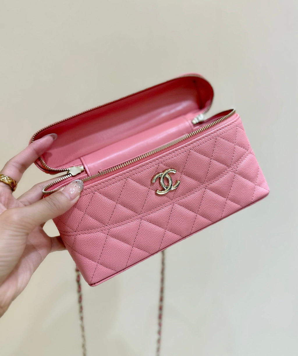 VANITY CASE 19 IN CONTESSA PINK CALFSKIN GOLD-TONE METALLIC