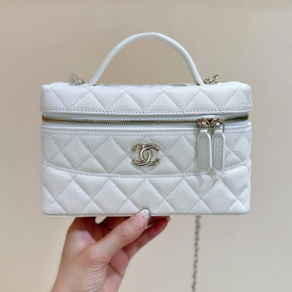 STRASS VANITY QUILTED CASE 19 IN WHITE CALFSKIN WITH GOLD METALLIC